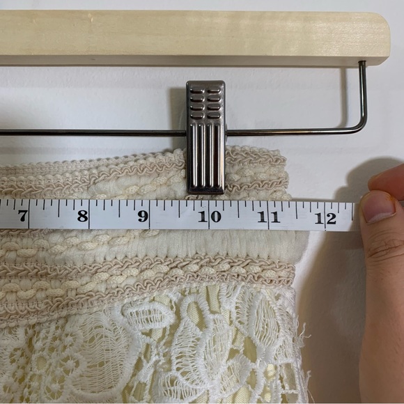 White Stretchable midi floral pattern skirt - Picture 7 of 8